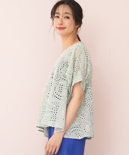 シアー総レース刺繍プルオーバーブラウス 52-0086