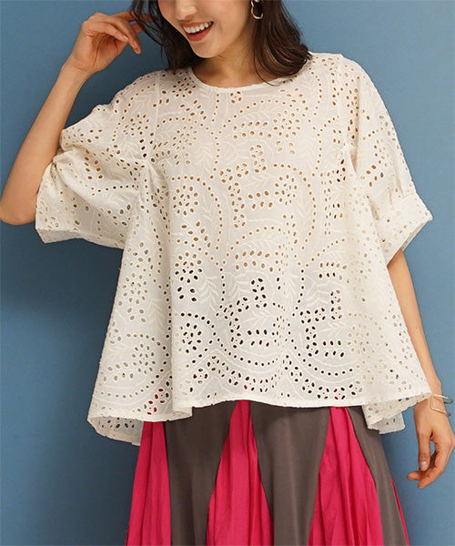 シアー総レース刺繍プルオーバーブラウス 52-0086