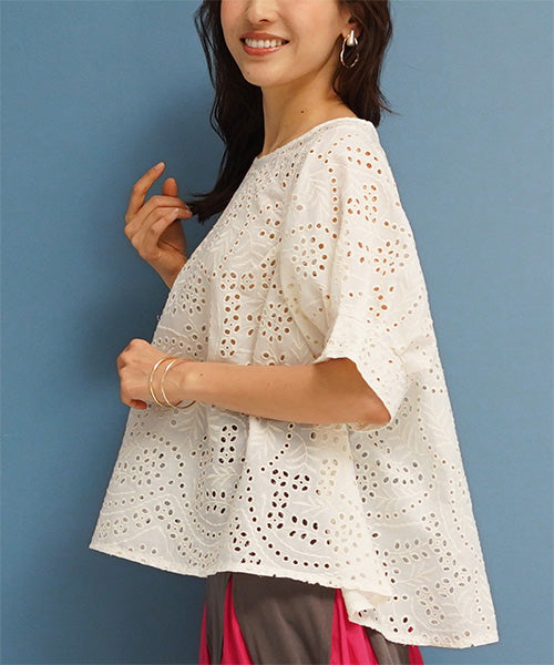 シアー総レース刺繍プルオーバーブラウス 52-0086