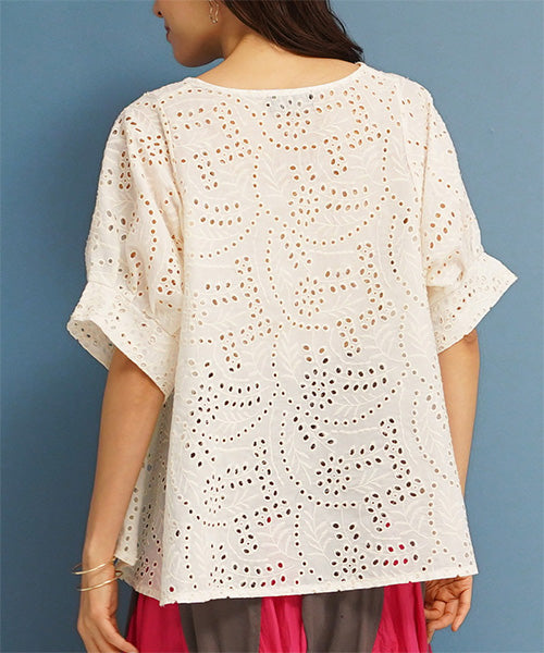 シアー総レース刺繍プルオーバーブラウス 52-0086
