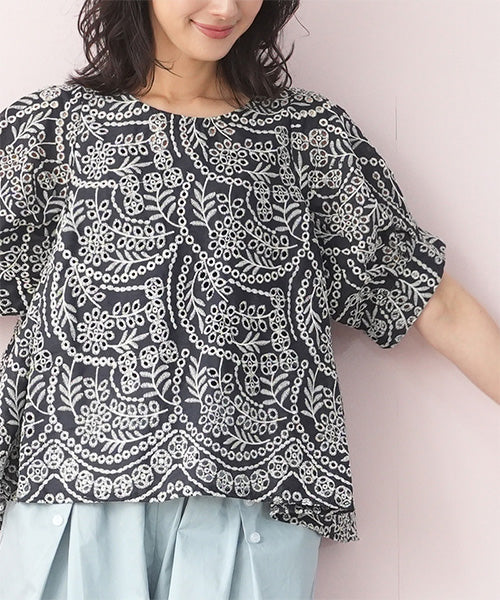シアー総レース刺繍プルオーバーブラウス 52-0086